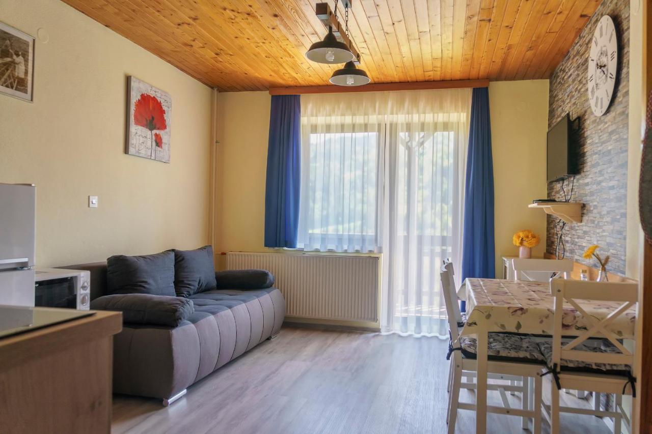 Apartments Zakrasnik Шкофья-Лока Экстерьер фото
