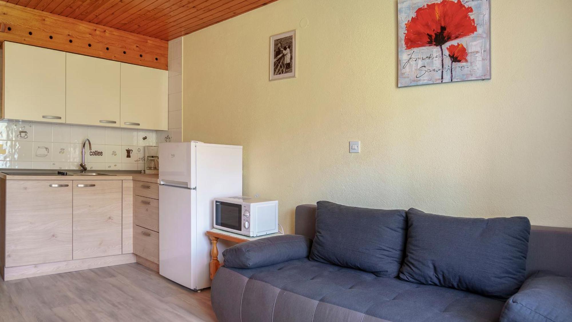 Apartments Zakrasnik Шкофья-Лока Экстерьер фото