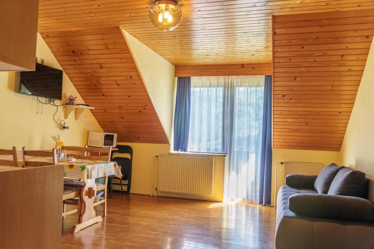 Apartments Zakrasnik Шкофья-Лока Экстерьер фото