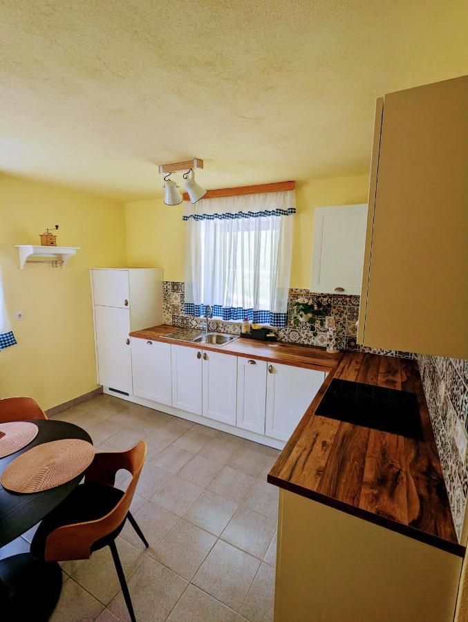 Apartments Zakrasnik Шкофья-Лока Экстерьер фото