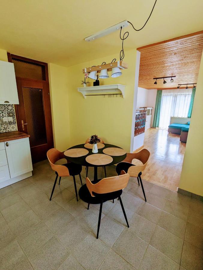 Apartments Zakrasnik Шкофья-Лока Экстерьер фото