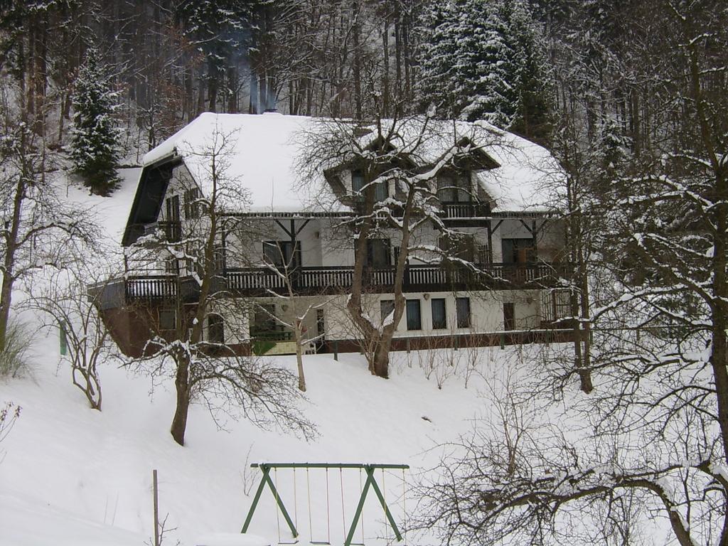 Apartments Zakrasnik Шкофья-Лока Экстерьер фото