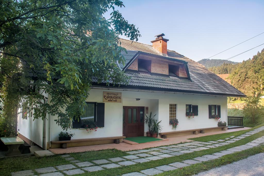 Apartments Zakrasnik Шкофья-Лока Экстерьер фото